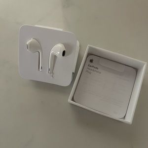 Authentic Apple Ear Pods with 3.5mm headphone plug